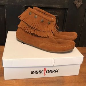 Minnetonka Moccasins Double Fringe Size 9